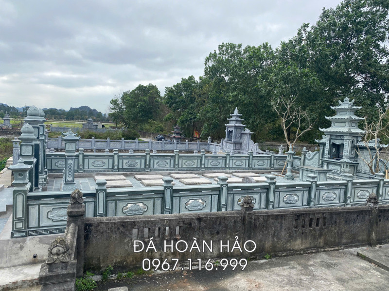Khu Lăng mộ đá xanh rêu đẹp, được xây/sửa cải tạo lại cho khu lăng mộ gia đình.