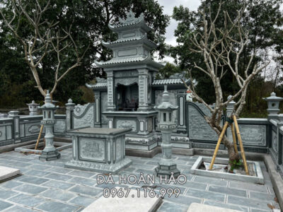 Lăng thờ đsa xanh rêu tại khu Lăng Mộ đá gia đình, dòng họ