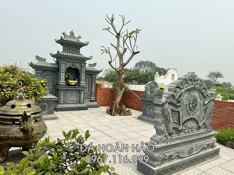 Mẫu Lăng mộ đá gia đình bằng đá xanh rêu đẹp, tiết kiệm đảm bảo chất lượng, có diện tích nhỏ vừa đủ.