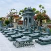 Khu viên quy hoạch Lăng Mộ đá với nhiều mẫu mộ đá xanh rêu cho người thân trong gia tộc.