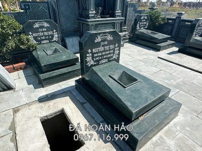 Xu Hướng Thiết Kế Khu Lăng Mộ Bố Mẹ Hiện Đại Cho Diện Tích Nhỏ Năm 2026 21 Mau Mo da xanh reu dep cho phan mo cua Bo Me