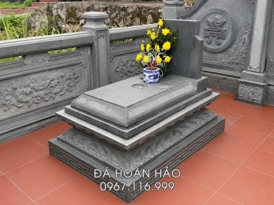 Mẫu Mộ đá xanh rêu bề thế, độ bền cao, hoa văn sắc nét, liền khối.
