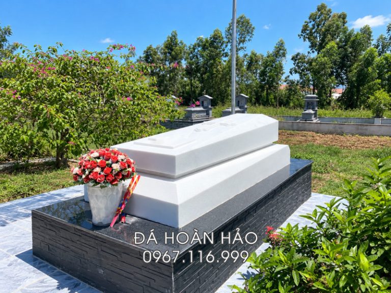Chọn Mộ đá trắng công giáo hay chọn đá xanh rêu, đá granite cho Mộ công giáo